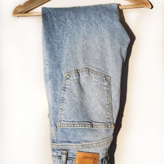 Produktbild av raka jeans.